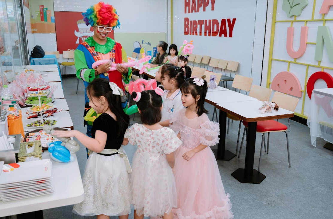  Giá Thuê Chú Hề Vặn Bóng Tại Quận 5. Ảnh 4